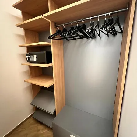 住宿加早餐酒店 Poseidonrooms 卡梅罗塔的码头