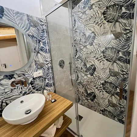 住宿加早餐酒店 Poseidonrooms 卡梅罗塔的码头